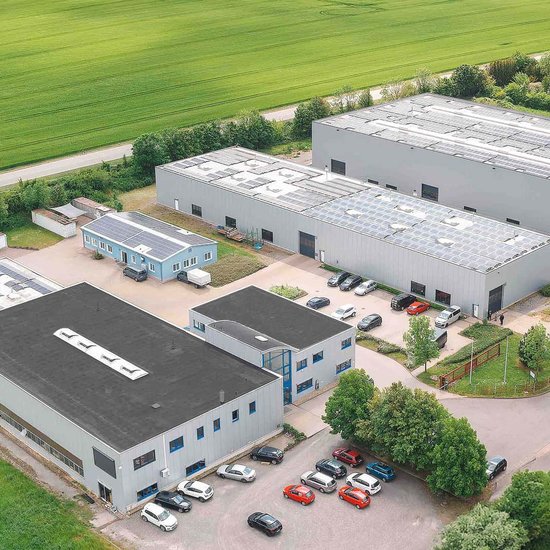 Firmengelände des Bereichs Maschinen- und Anlagenbau und CNC-Präzisionsbearbeitung in Hettstedt, Deutschland