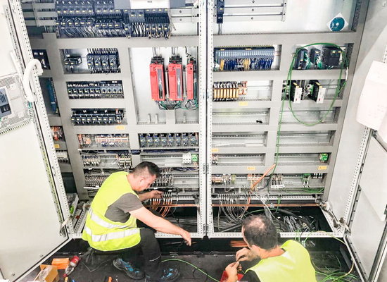 Aufbau und Prüfung von komplexen Schaltschränken in der Elektromontage bei Unterschütz