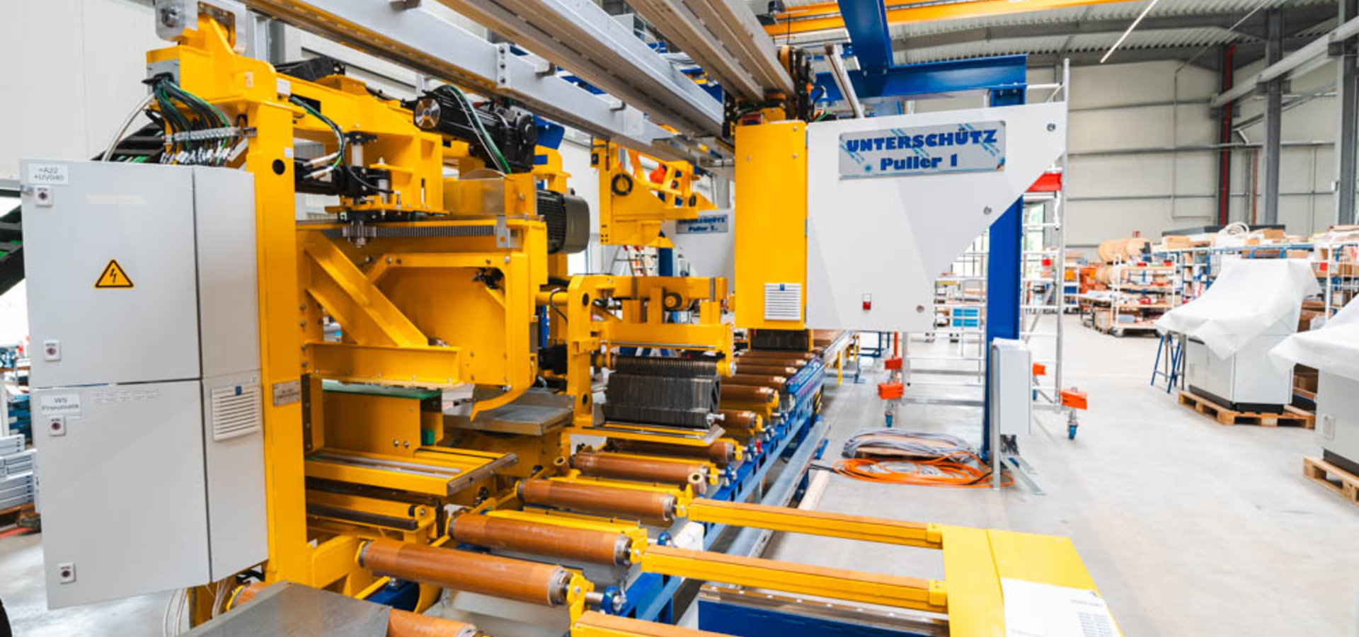 Ausschnitt einer Strangpresslinie von Unterschütz mit Pullersystem im Zentrum