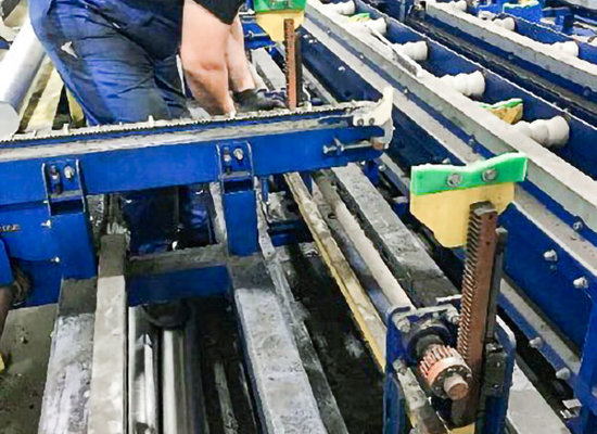 Unterschütz Mitarbeiter bei der Inspektion von einer Anlage